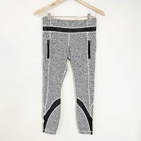LULULEMON Run Inspire Mesh Black & White Leggings Size 6 EUC - Picture 2 of 9